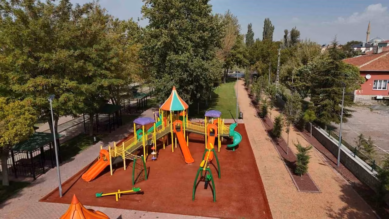 Gürpınar mahallesinde yenilenen Deringöz Parkı ve yüzme havuzu tanıtılacak