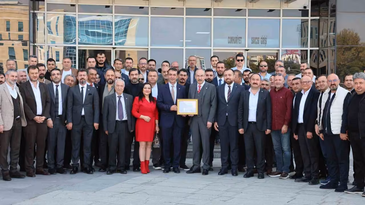 Başkan Gülsoy mazbatasını aldı