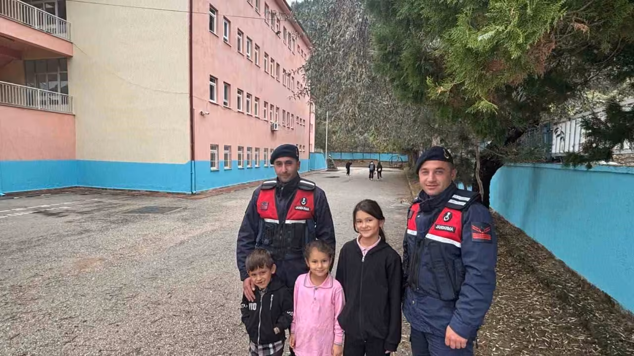 Jandarmadan okul çevrelerinde sıkı denetim