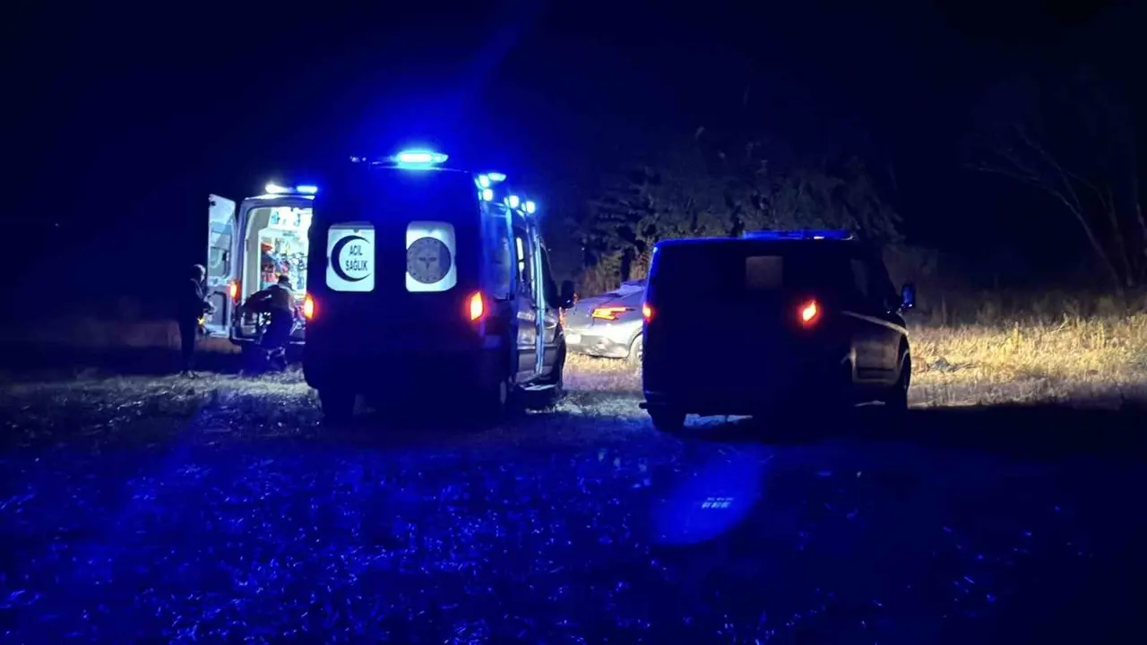 Edirne’de göçmenleri taşıyan otomobil tarlaya devrildi: 10 yaralı
