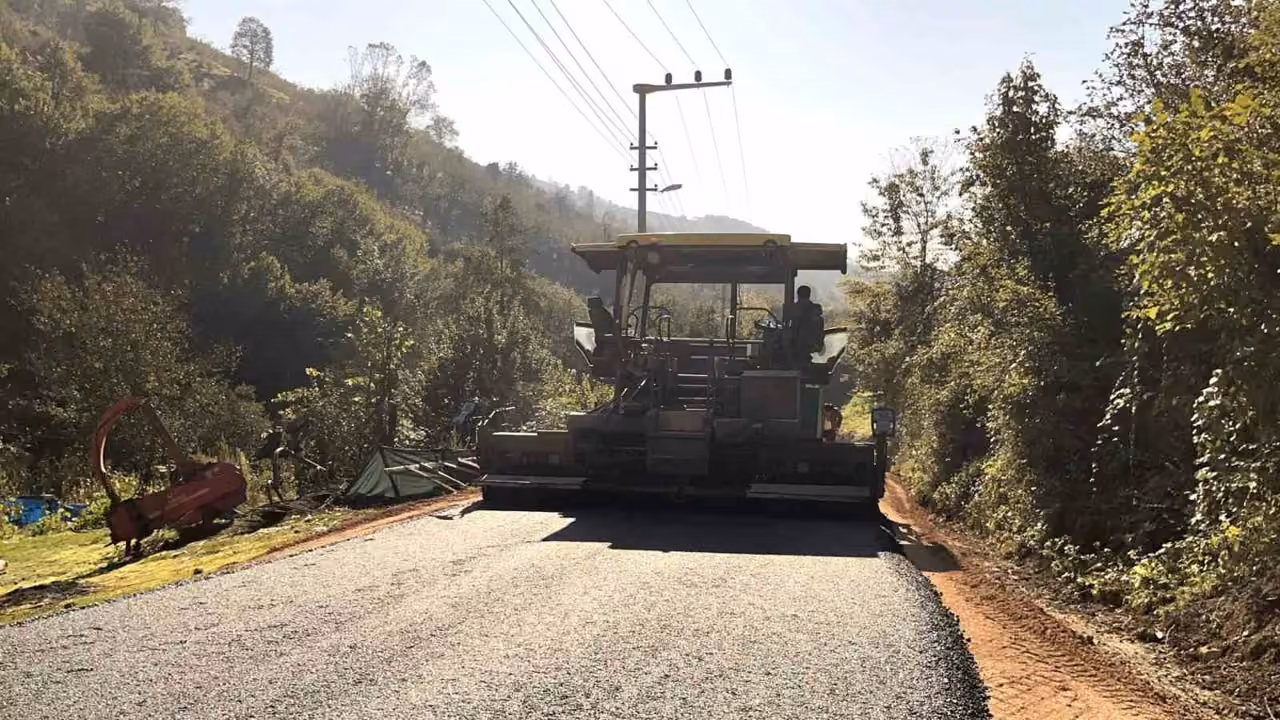 Yığılca’da asfalt çalışmaları sürüyor