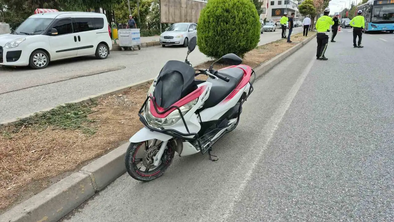 Motosiklet yayaya çarptı: 1’i ağır 2 yaralı