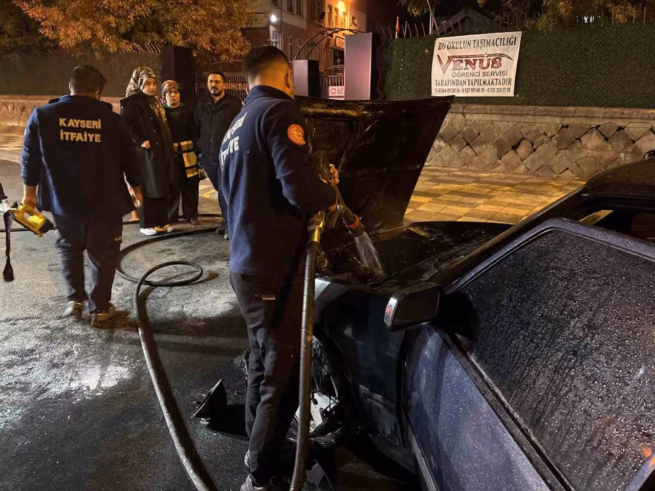 Kayseri’de seyir halindeki otomobil alev aldı