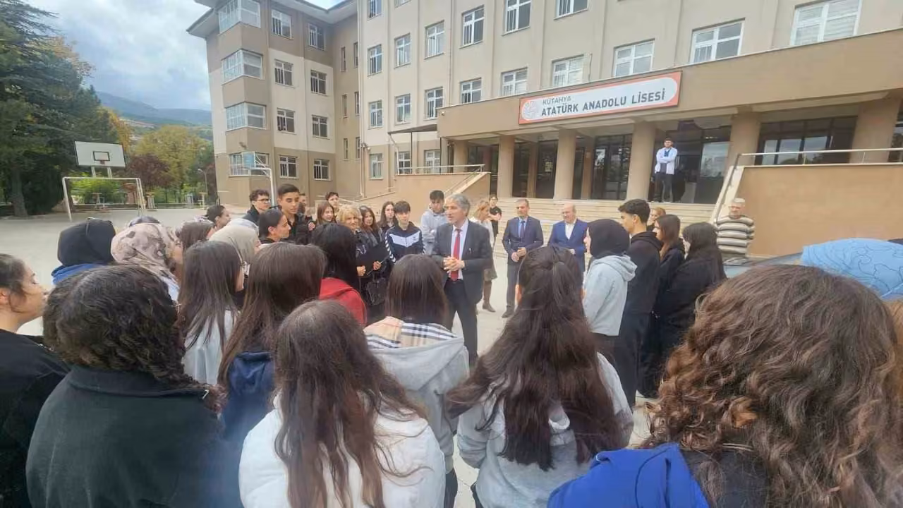 Müdür Yılmaz’dan öğrencilere "akımlara kapılmayın" uyarısı