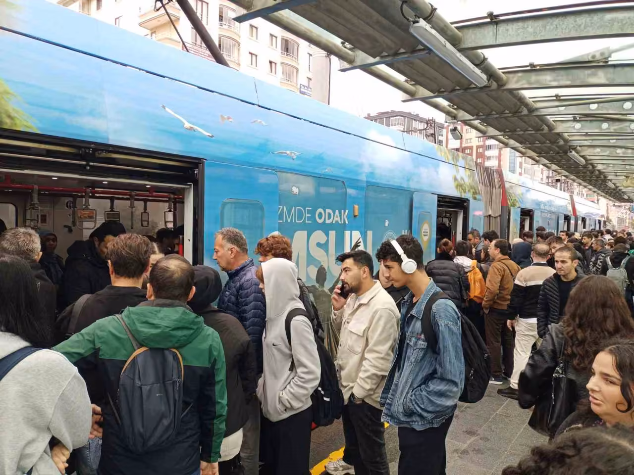 Samsun’da sabah saatlerinde tramvaylarda yoğunluk