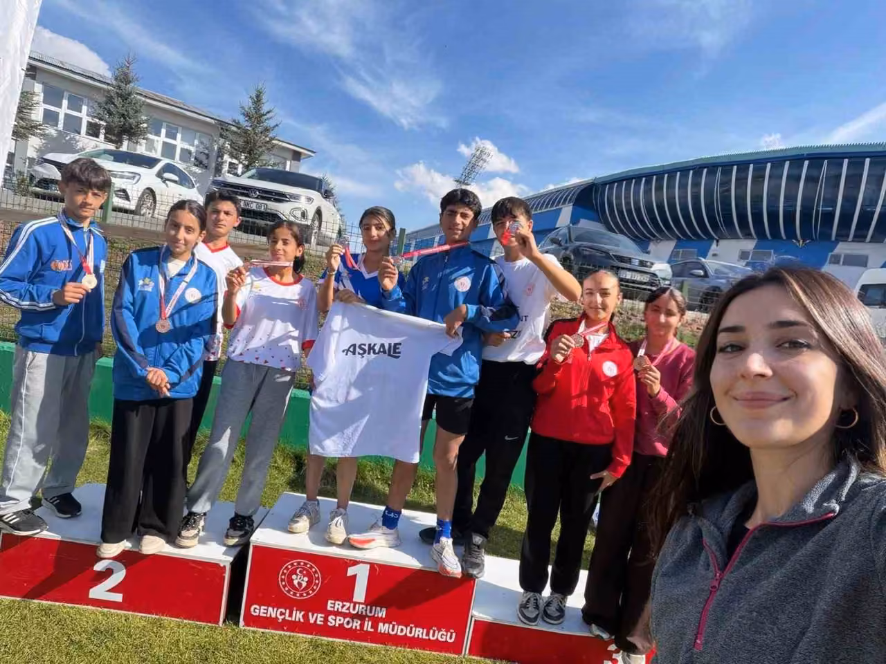 Aşkale YİBO’dan atletizmde kupa ve madalya başarısı