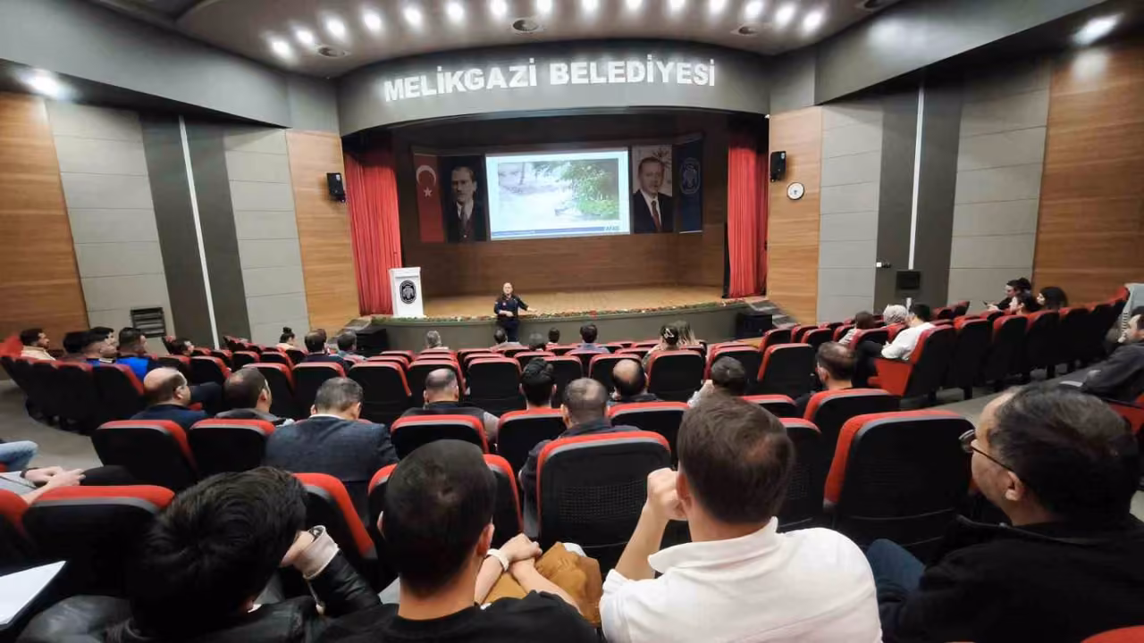Melikgazi Belediyesi personeline ‘Afet Farkındalık Eğitimi’