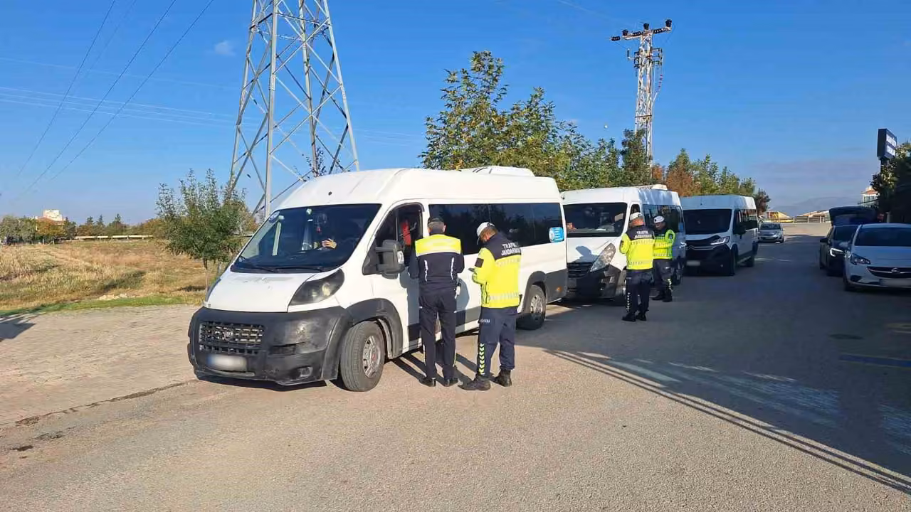 Karaman’da jandarma ekiplerinden okul çevrelerinde sıkı kontrol