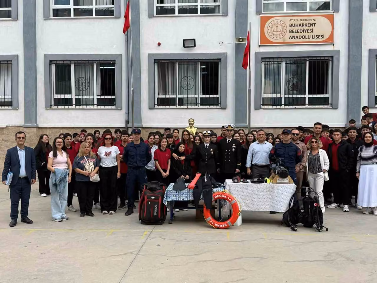 Sahil Güvenlik ekipleri öğrencilerle bir araya geldi