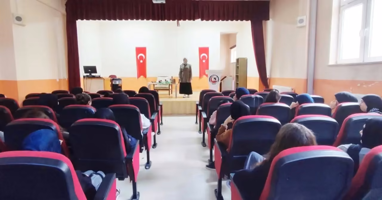 Bayburt’ta gençlere aile ahlakı anlatıldı