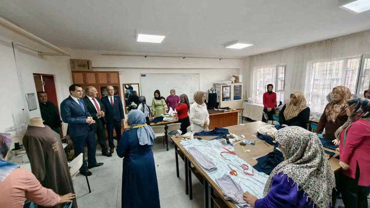 Hisarcık Kaymakamı Atam’dan halk eğitimi kurslarına ziyaret