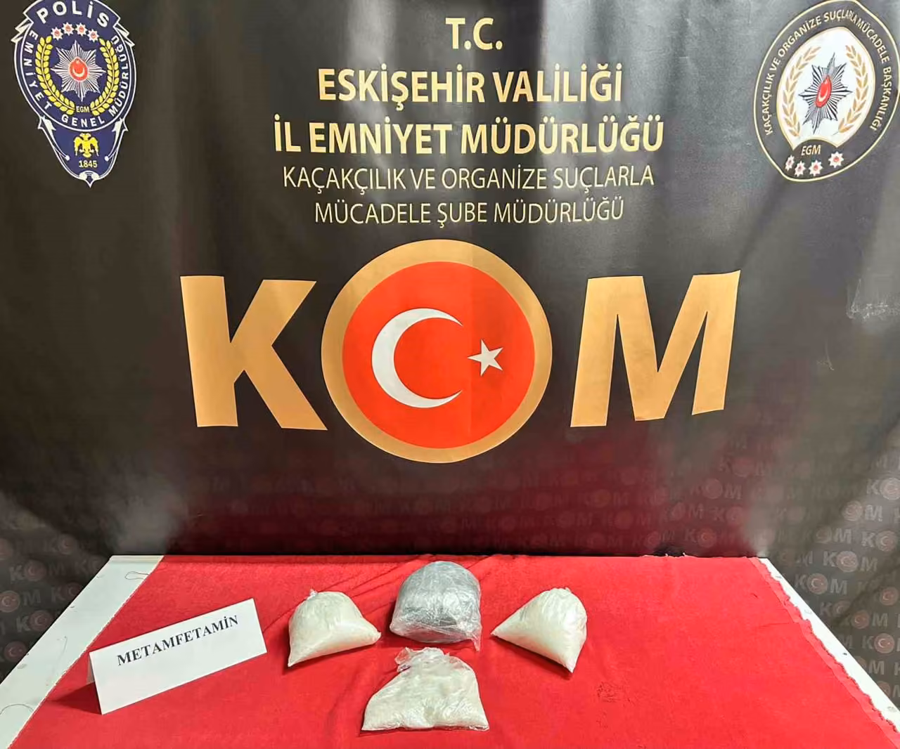 Eskişehir’de polis 3 kilo uyuşturucu ve binlerce sentetik hap ele geçirildi