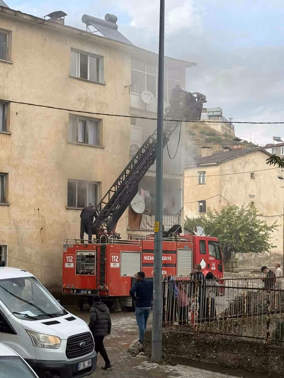 Hizan’da ev yangını büyümeden söndürüldü