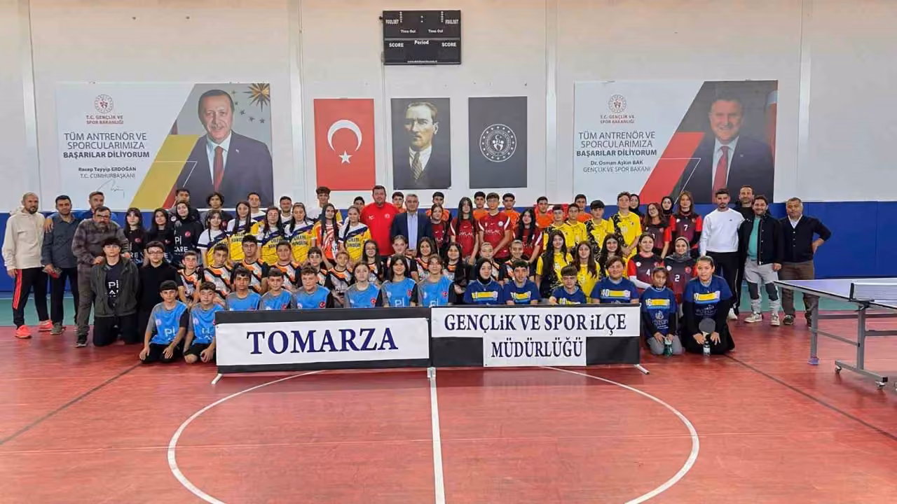 Tomarza’da Cumhuriyet Kupası turnuvası yapıldı