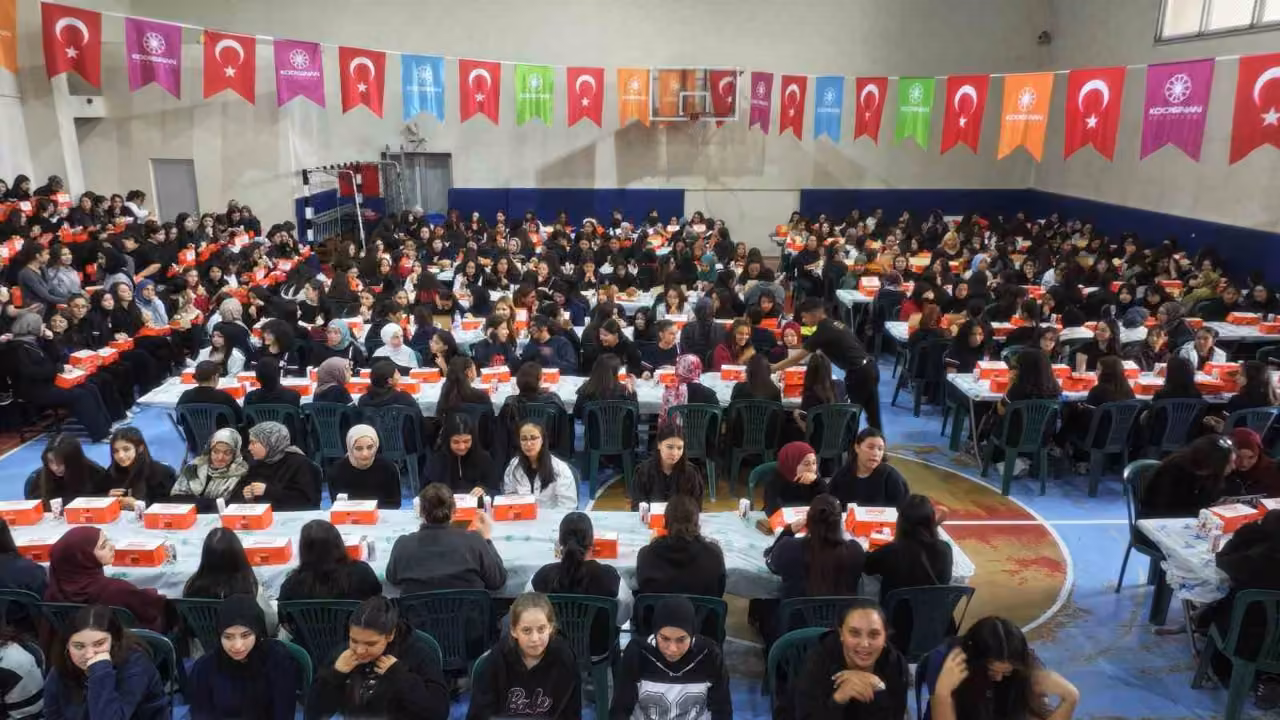 Başkan Çolakbayrakdar: "Gençlerimizin enerjisi, geleceğimize olan inancımızı güçlendiriyor"