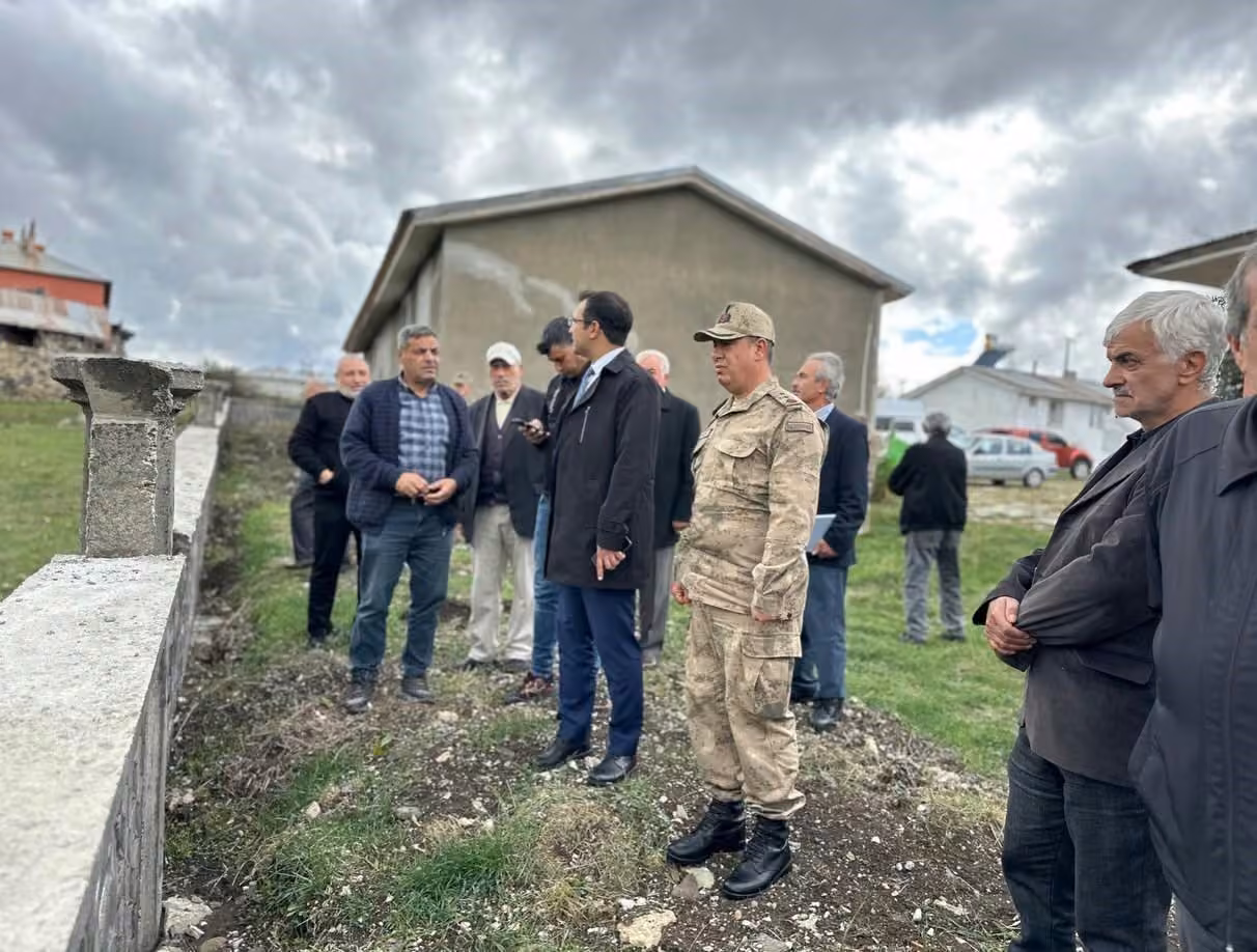 Refahiye Kaymakamı Taşkıran Kalkancı köyünde vatandaşlarla buluştu