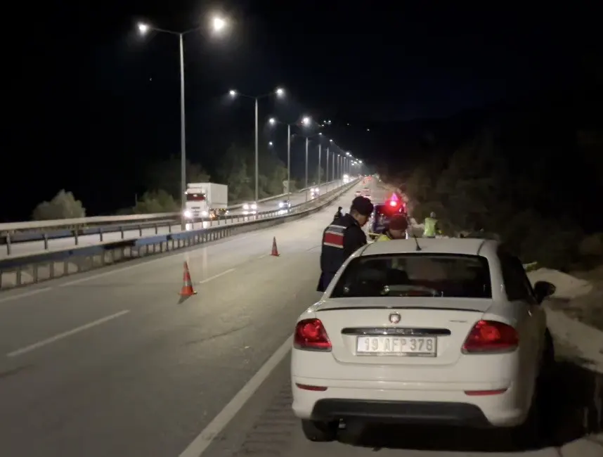 Çorum’da trafik kazasında ağır yaralanan kadın hayatını kaybetti