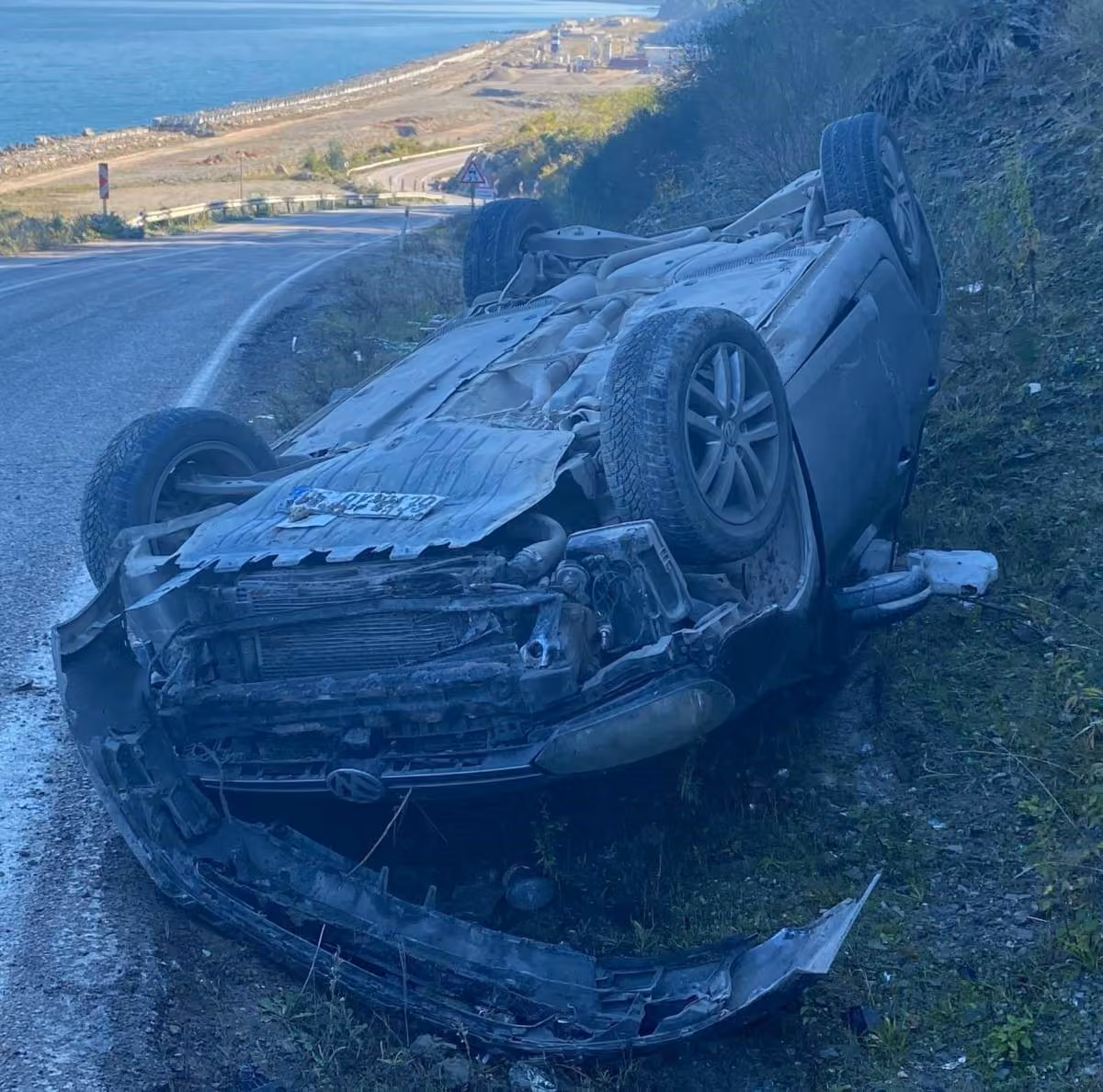 Sinop’ta otomobil takla attı: 2 yaralı