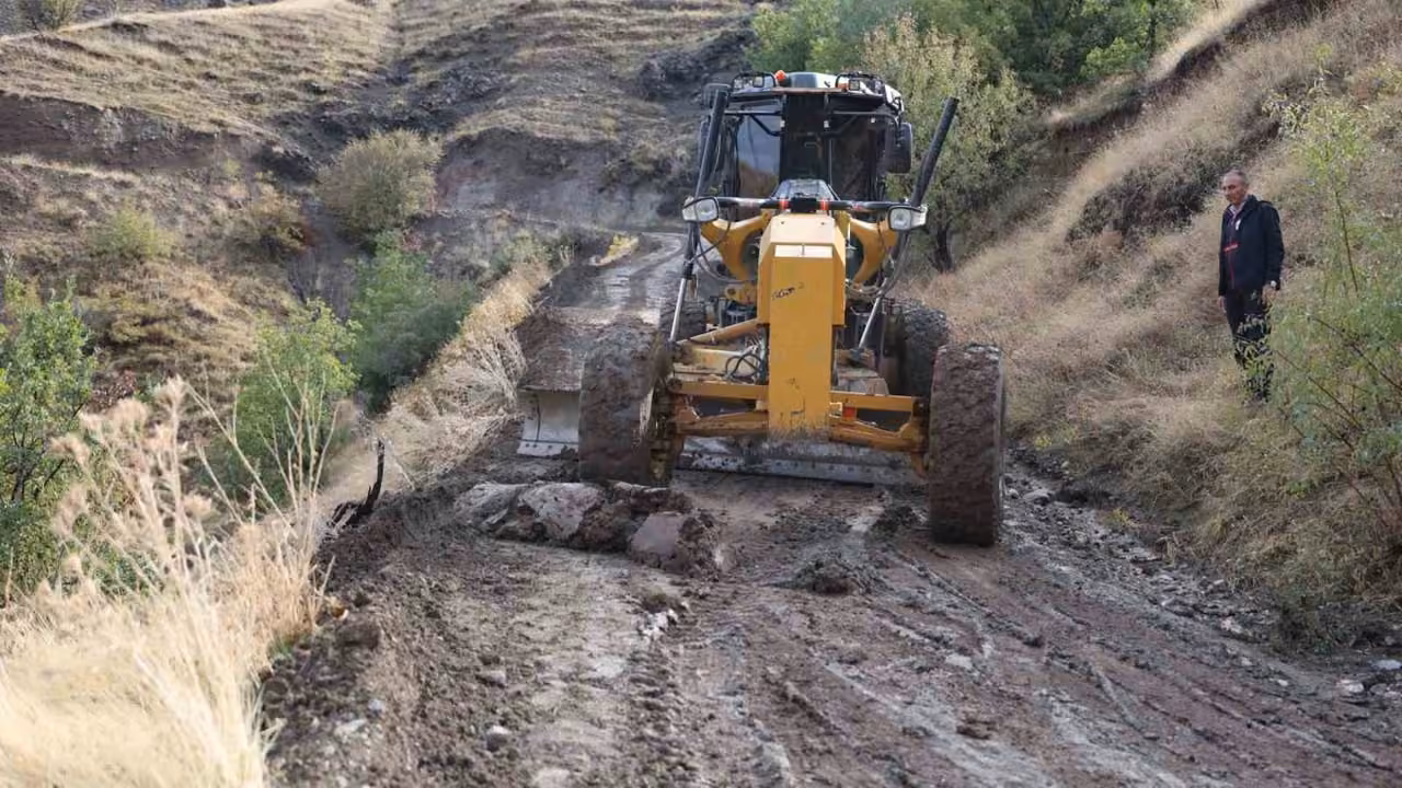 Elazığ’da su taşkınları yaşanan bölgede çalışmalar sürüyor
