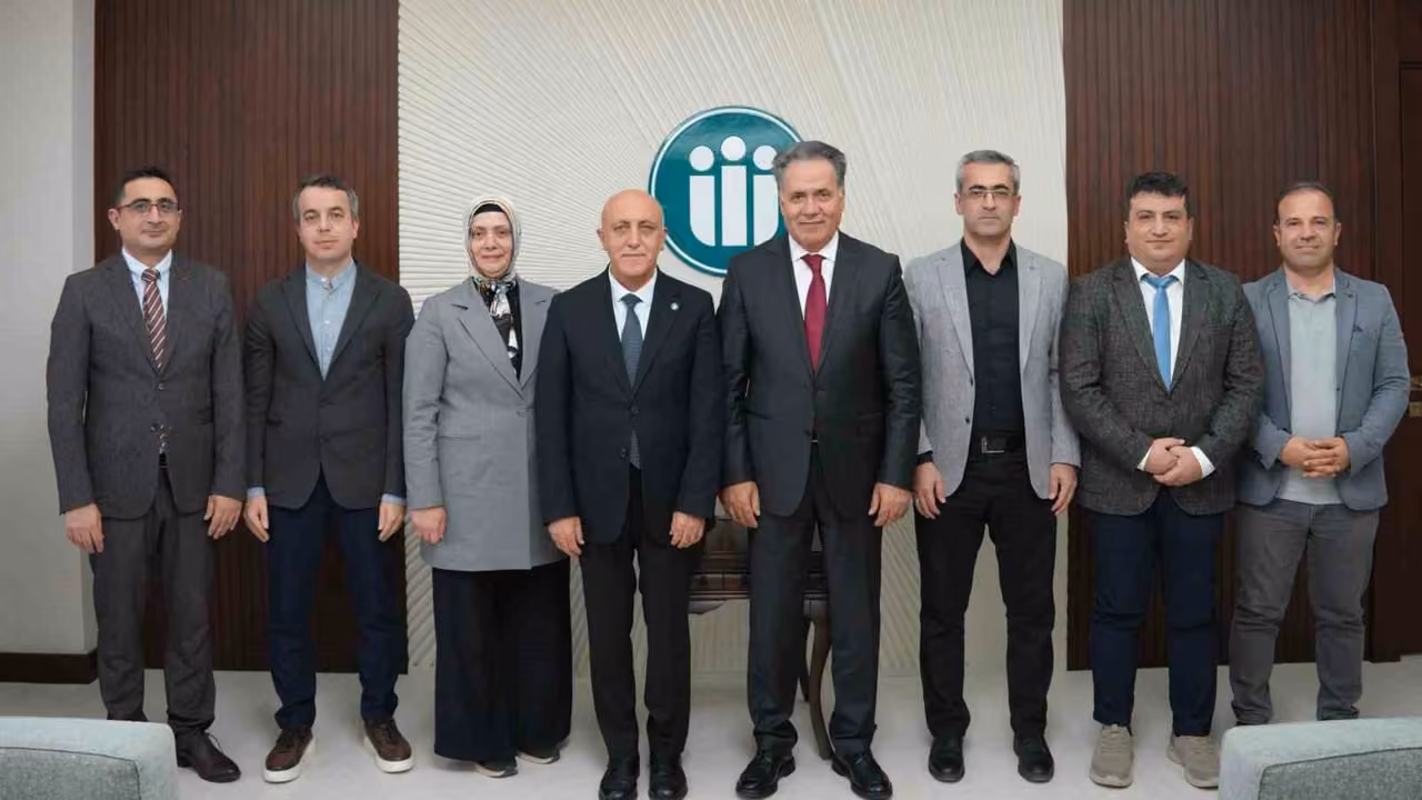 TÖTM Başhekim ve Başhekim Yardımcılarından Rektör Akpolat’a ziyaret