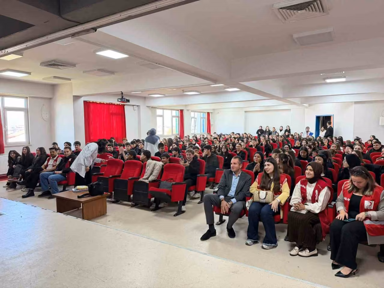 Düzce’de lise öğrencilerine Kızılay ve ilk yardım eğitimi verildi