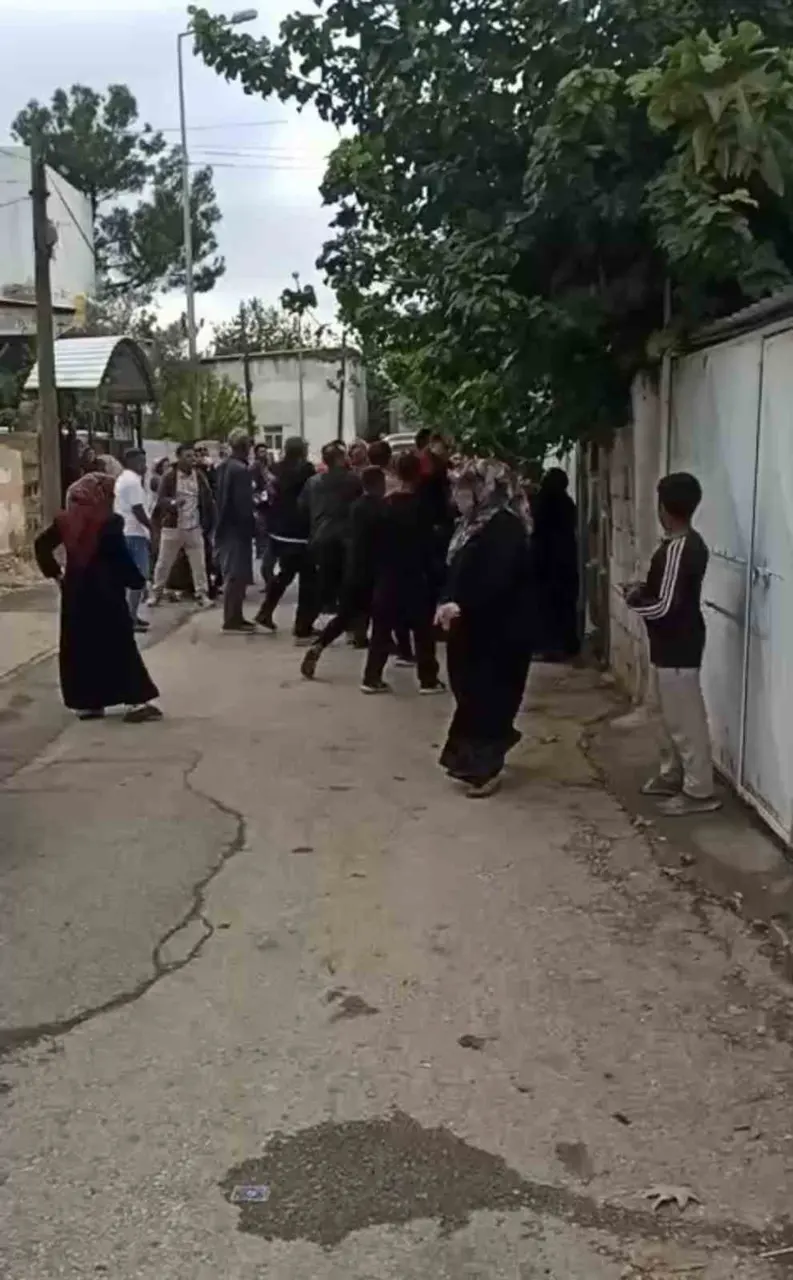 Çift bıçakla kavgaya koştu