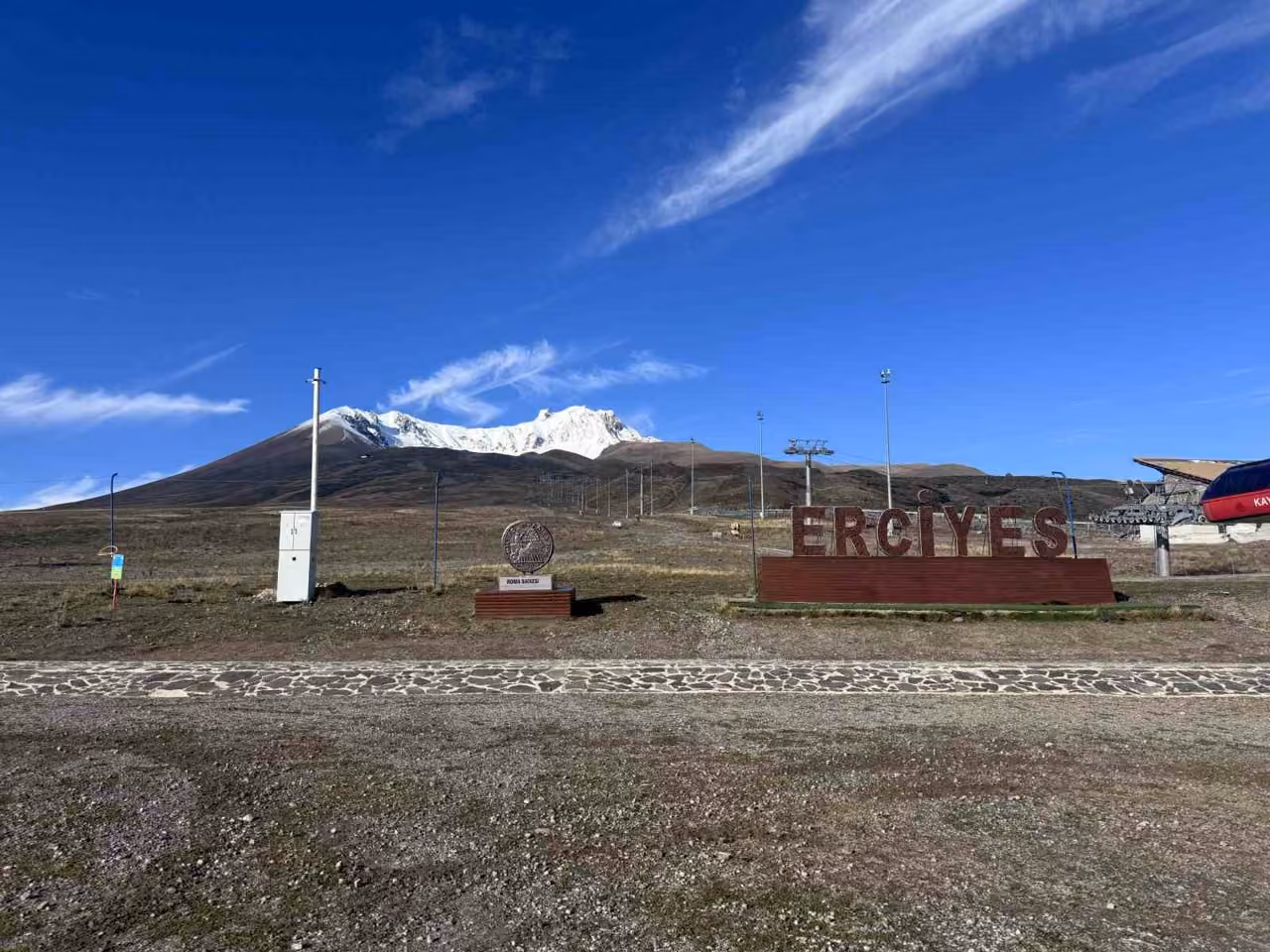 Erciyes Dağı’nda yürüyüş yaparken düşüp yaralanan turistler için ekipler seferber oldu
