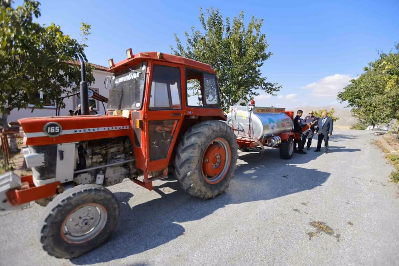 Büyükşehirden kırsal yangınlara hızlı müdahale hamlesi: Traktör arkası yangın söndürme aracı