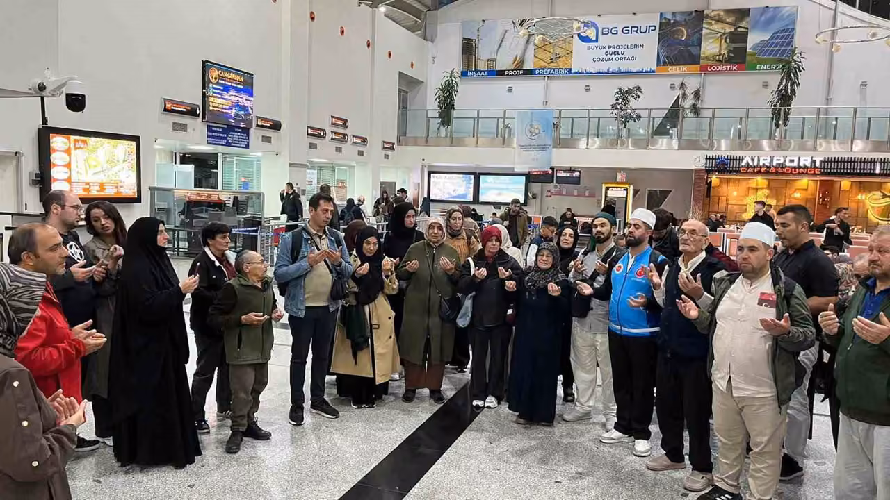 Hayırseverler destek oldu, umre hayali gerçekleşti