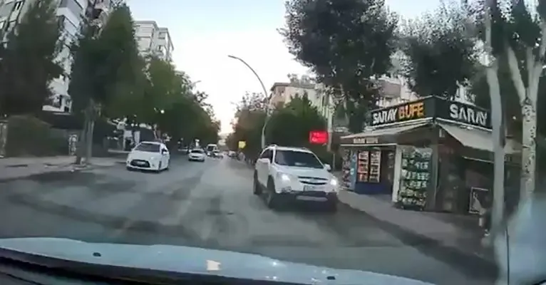 Elazığ’da ters şeritten gelen sürücü trafiği tehlikeye attı