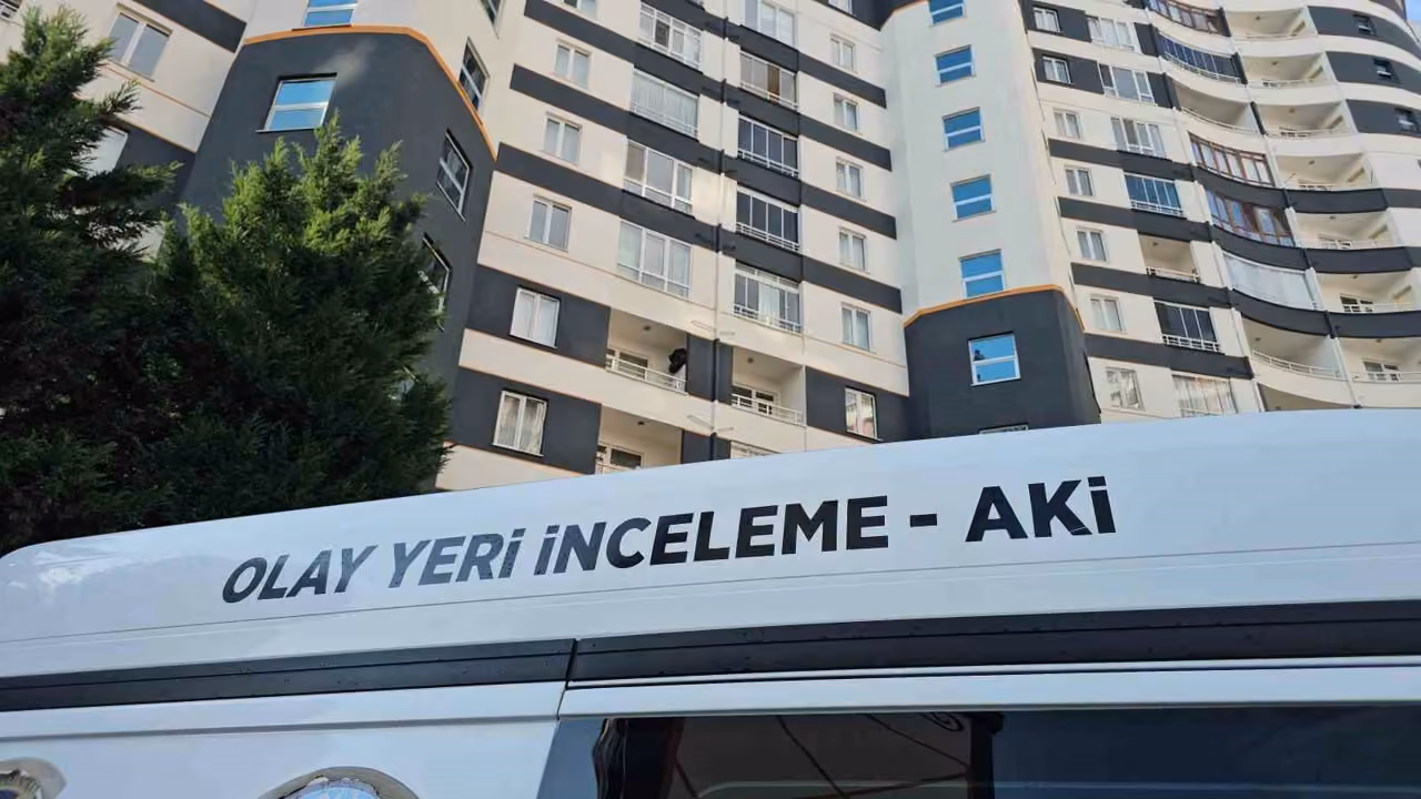 Kavga eden çift birbirini bıçakladı