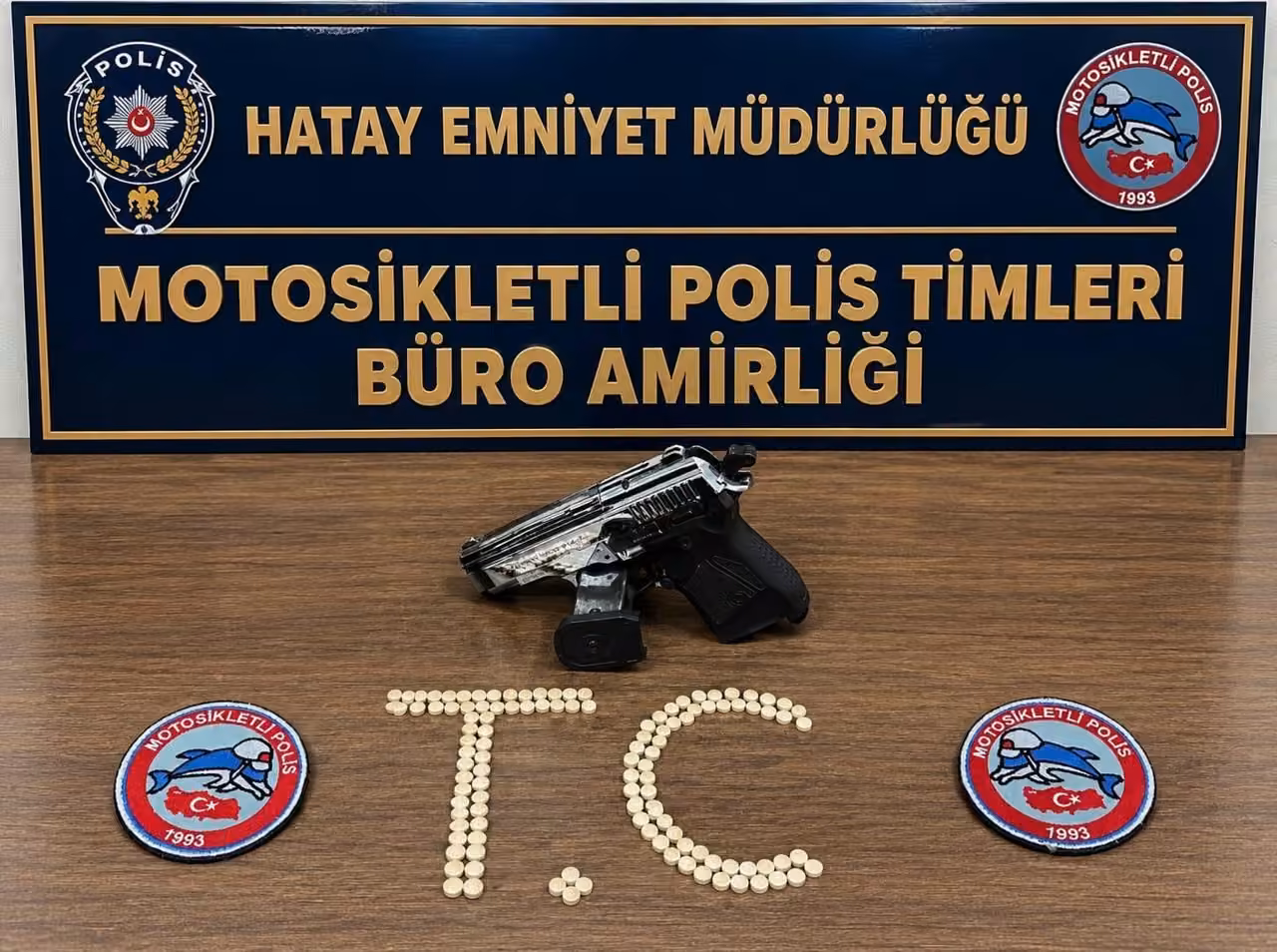 Antakya’da 119 uyuşturucu hap ve kurusıkı tabanca ele geçirildi