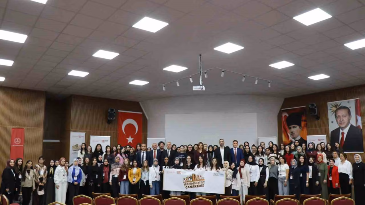 Eskişehir öğrencilerinin de katıldığı "Maziyeden Âtiye Çanakkale" programı gerçekleşti