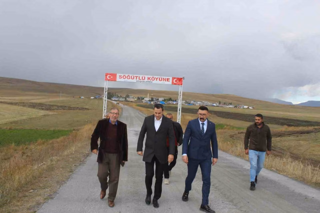 Selim’de köy yollarındaki beton yol çalışmaları yerinde incelendi