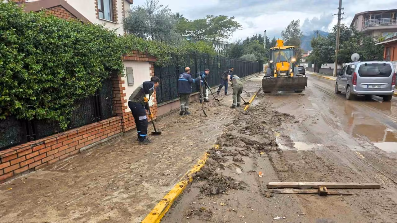 Kocaeli’de yağışın izleri temizleniyor