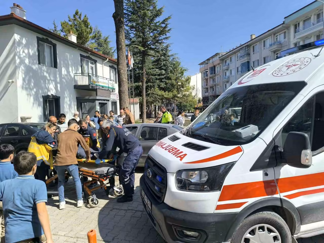 Kazada devrilen motosiklet sürücüsü yaralandı