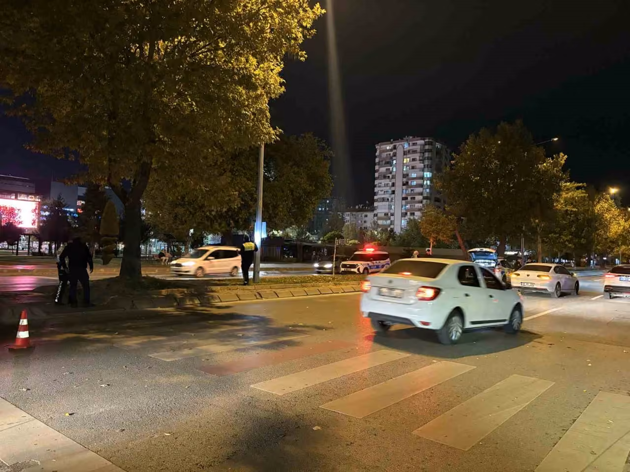 Otomobilin çarptığı üniversite öğrencisi ağır yaralandı