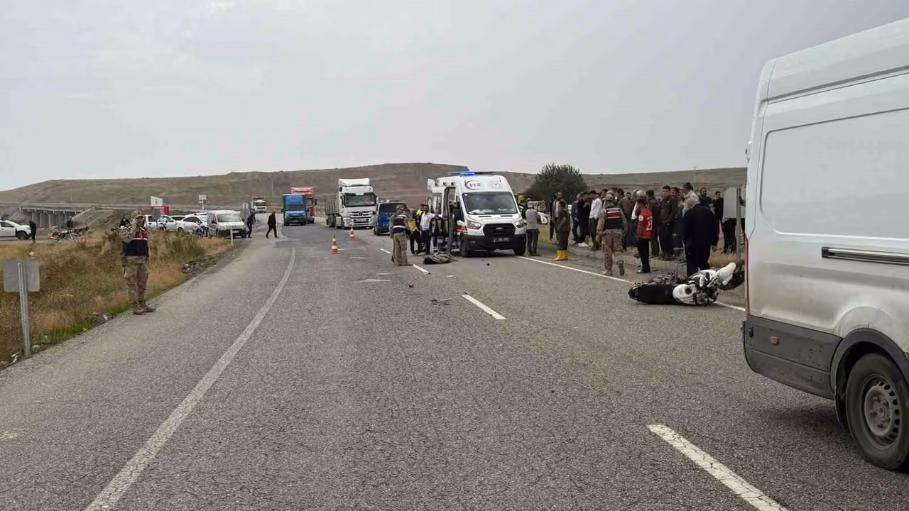 Diyarbakır’da minibüs ile motosiklet çarpıştı: 1 ölü