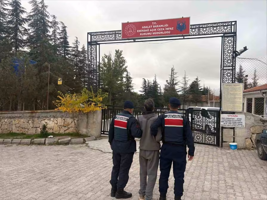 Jandarma aranan 42 kişiyi yakaladı