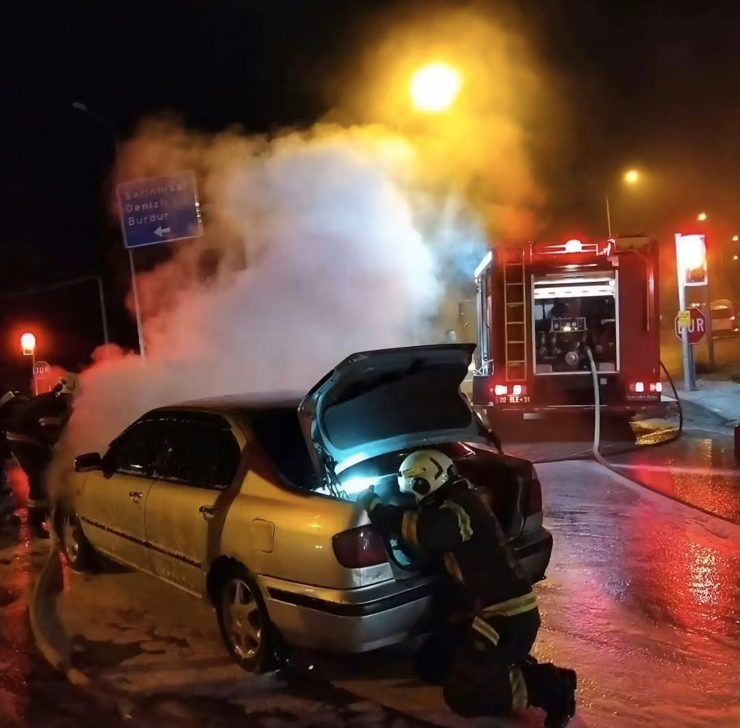 Acıpayam’da araç yangını korkuttu