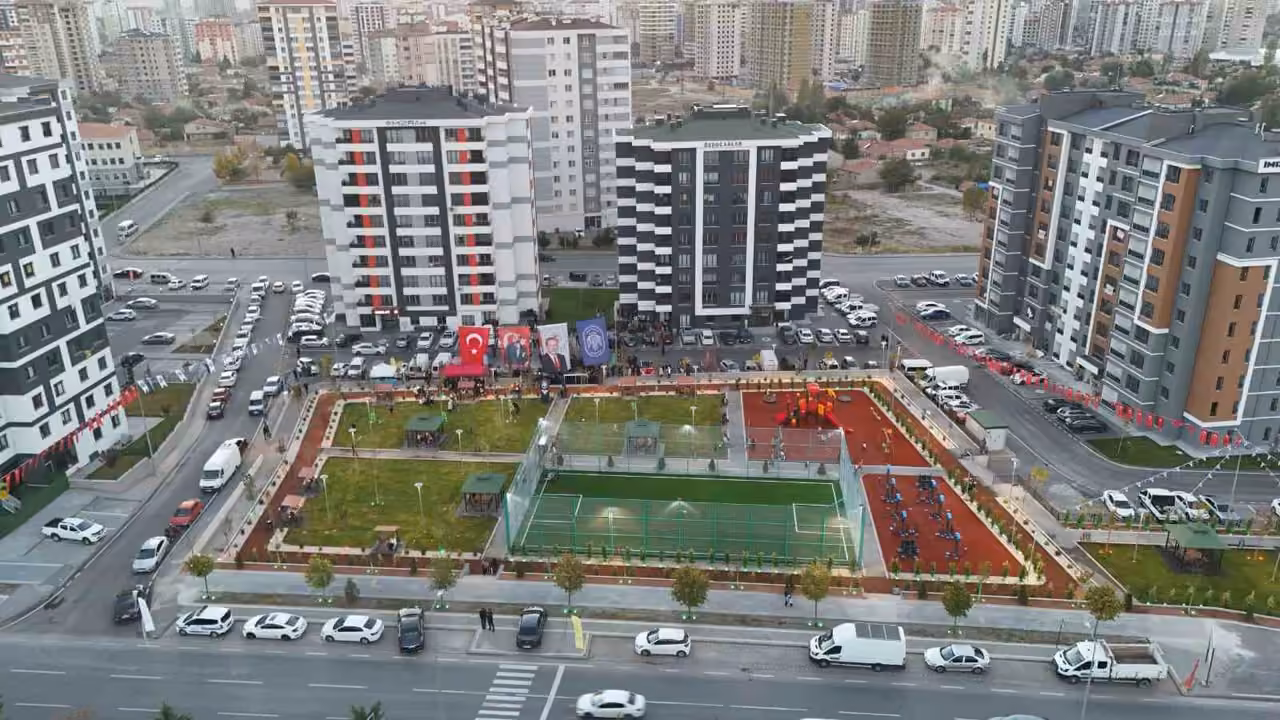 Melikgazi Belediyesi Fırat Yılmaz Çakıroğlu Parkı açıldı