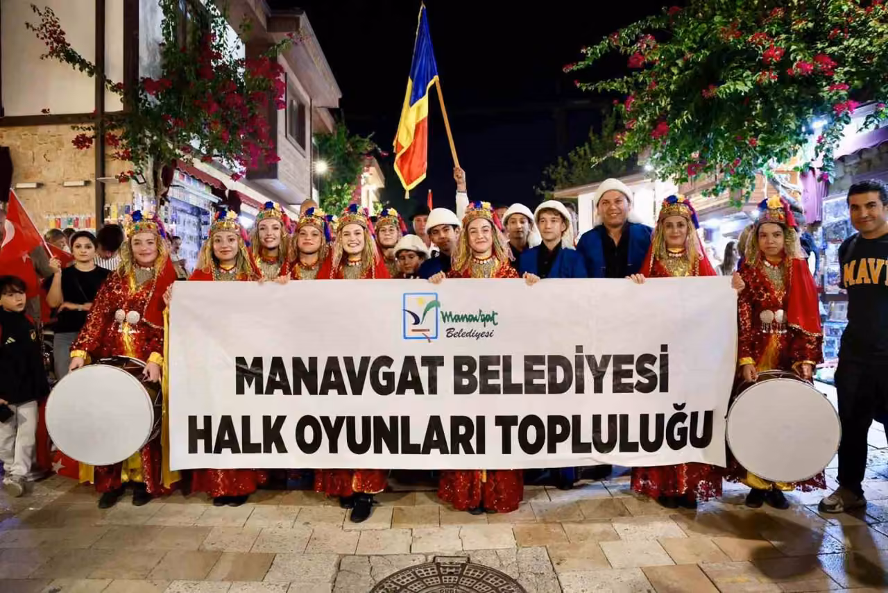 Manavgat’ta 10. Uluslararası Halk Dansları Festivali başladı