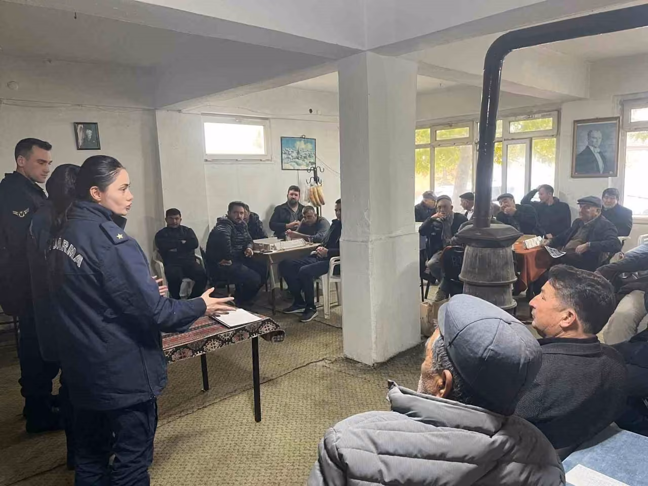 Jandarmadan silah ruhsatı bulunan vatandaşları bilgilendirdi