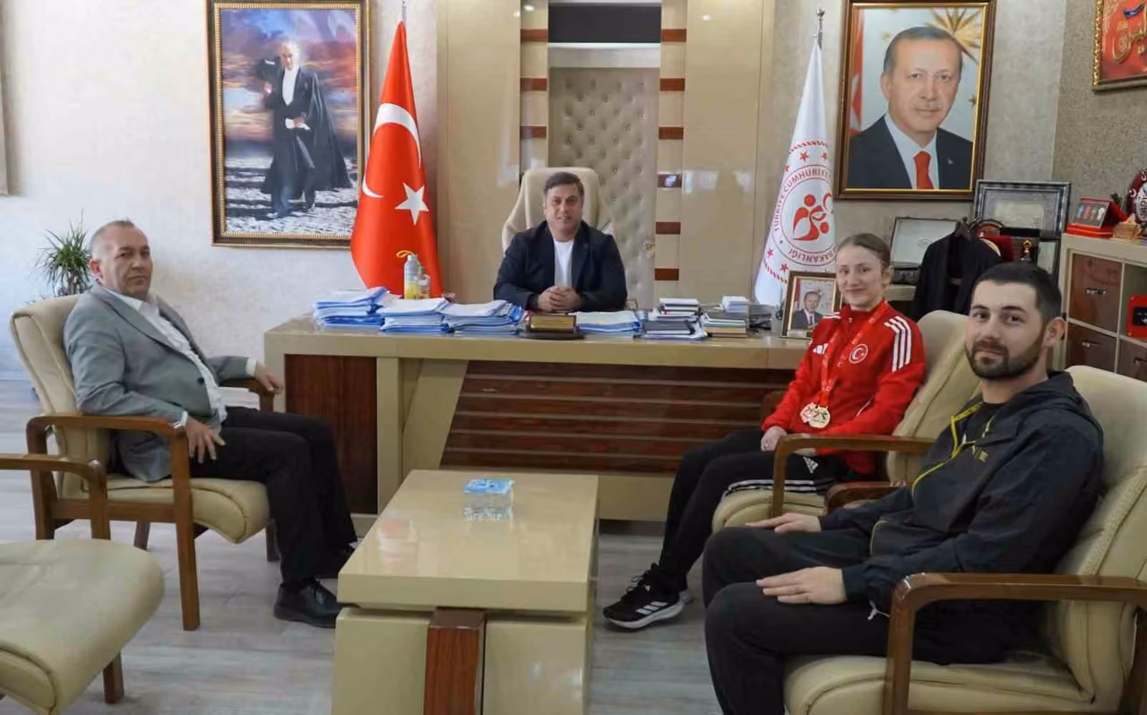 İl Müdürü Öztürk’ten Avrupa Şampiyonu Nurbade Büber’e ödül