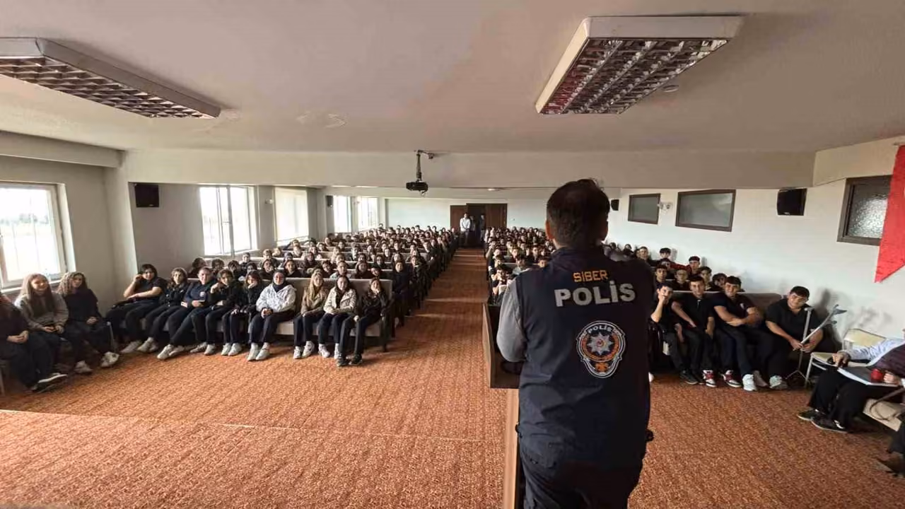 Afyonkarahisar’da bin 320 öğrenciye siber güvenlik eğitimi