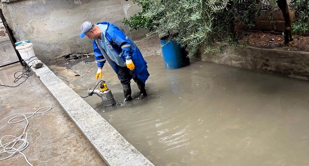 Akdeniz Belediyesi ekipleri sağanak yağışa karşı teyakkuzda