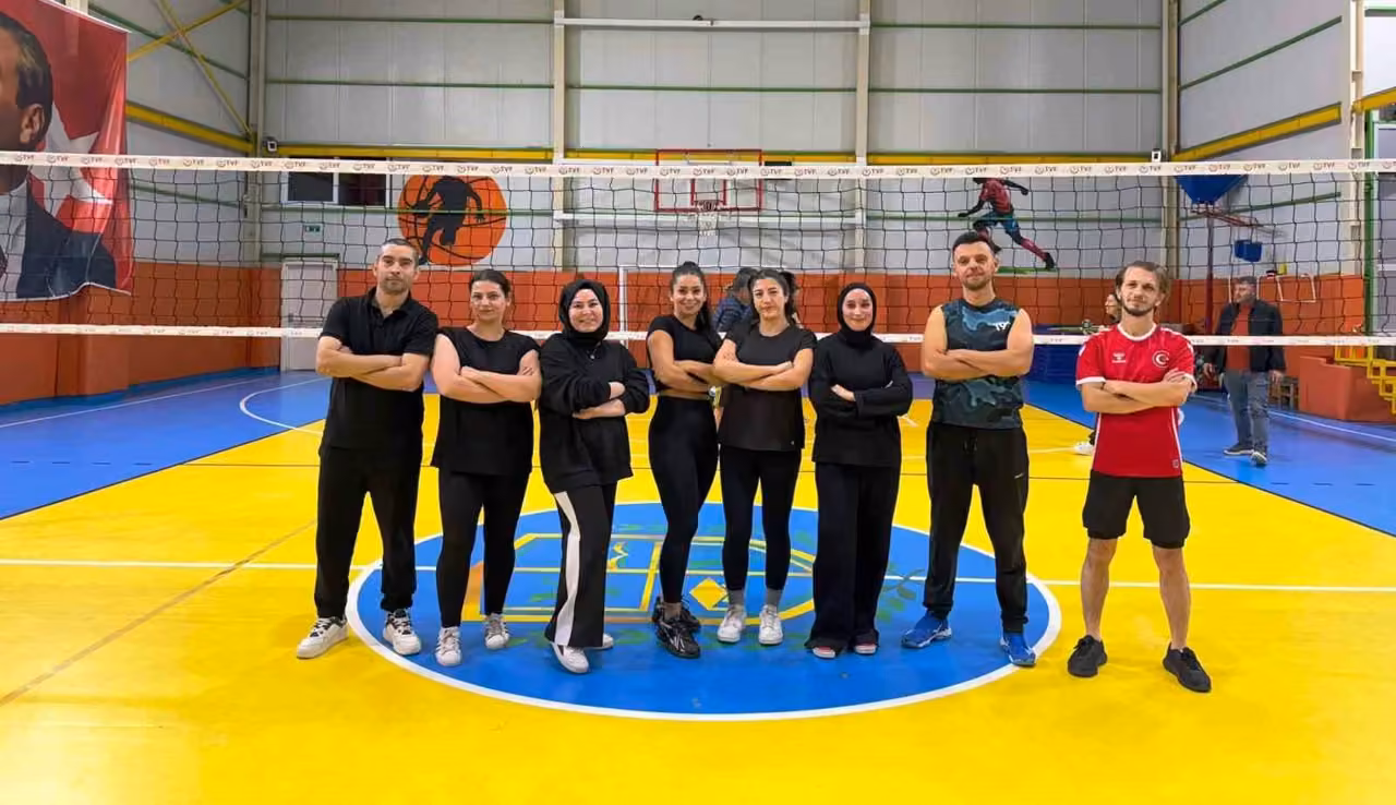 Körfez’de 32 okulun öğretmenleri şampiyonluk için filede