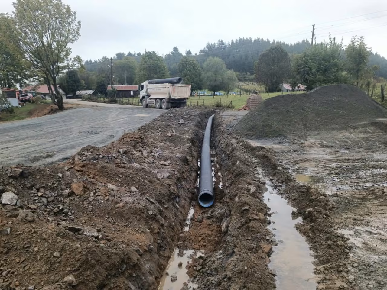 Saçmalıpınar köyünde yol altyapısı güçlendirildi