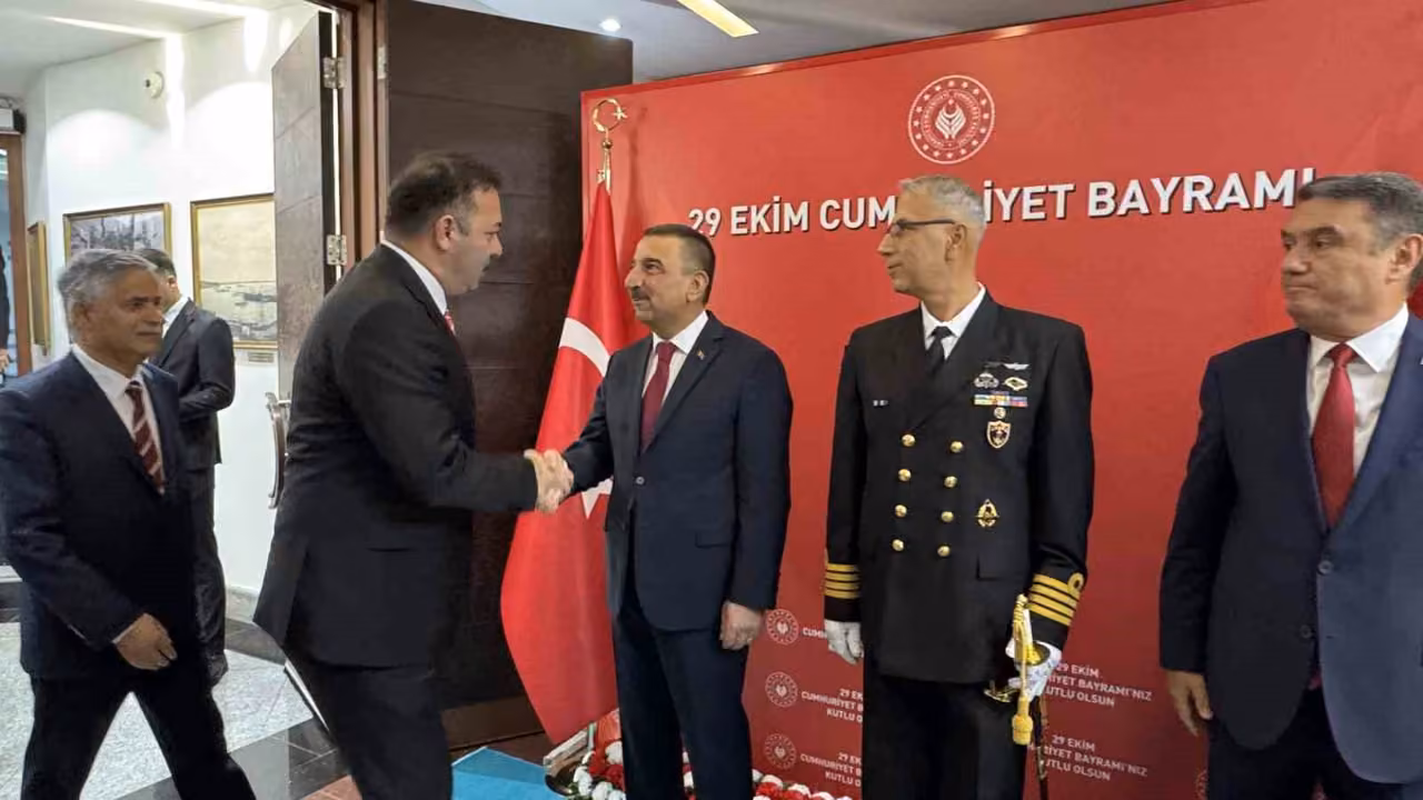 Valilik makamında tebrikat töreni gerçekleşti