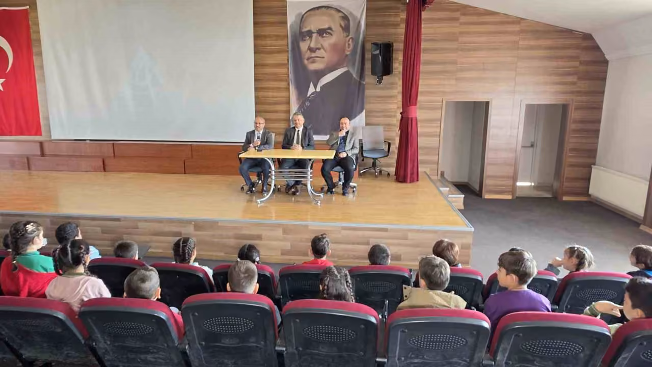 Nazilli’de İlçe Milli Eğitim Müdürü Güner, öğrencileri dinledi